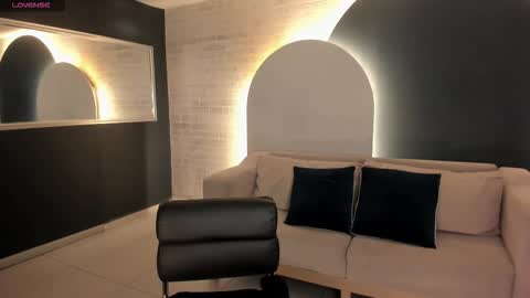 Snapshot of mariaherrera_ chatting on 11.21.25 MARIA HERRERA online show from 11.21.25