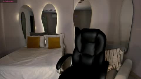 Snapshot of mariaherrera_ chatting on 12.14.25 MARIA HERRERA online show from 12.14.25