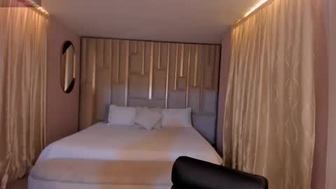 Snapshot of mariaherrera_ chatting on 12.19.25 MARIA HERRERA online show from 12.19.25