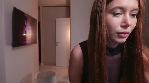 Snapshot of mariameella chatting on 11.27.25 mariameella online show from 11.27.25