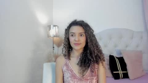 Snapshot of marian_skinny chatting on 10.09.25 Marian online show from 10.09.25
