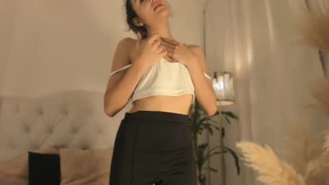 Snapshot of marian_skinny chatting on 12.15.25 Marian online show from 12.15.25