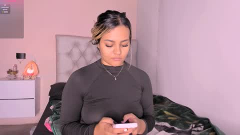 Mariana Roe online show from 02.18.25