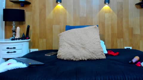 Mariana Angel online show from 12.19.24