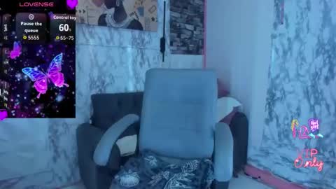 Snapshot of mariana_galviz chatting on 06.11.26 Mariana online show from 06.11.26