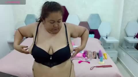 Snapshot of marianabbw_ chatting on 01.12.25 mariana online show from 01.12.25