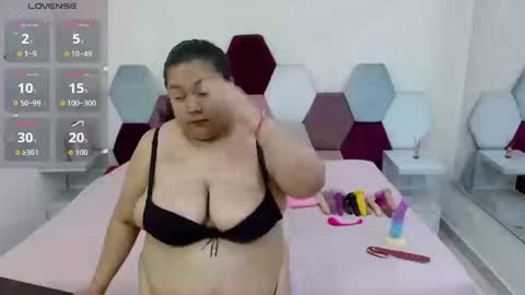 Snapshot of marianabbw_ chatting on 10.16.25 mariana online show from 10.16.25