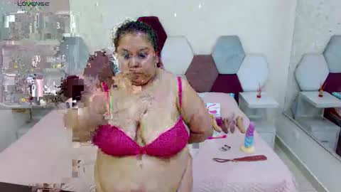 Snapshot of marianabbw_ chatting on 11.11.25 mariana online show from 11.11.25