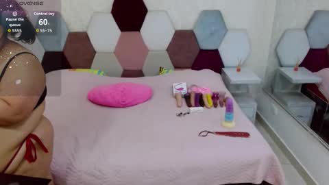 Snapshot of marianabbw_ chatting on 12.01.25 mariana online show from 12.01.25