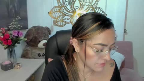 Snapshot of marianalopez81 chatting on 02.14.25 Mariana Lopez online show from 02.14.25