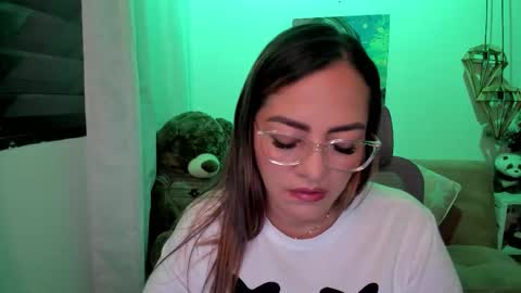 Snapshot of marianalopez81 chatting on 10.04.25 Mariana Lopez online show from 10.04.25