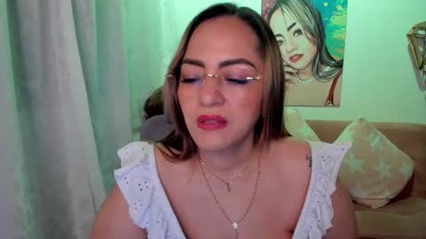 Snapshot of marianalopez81 chatting on 10.12.25 Mariana Lopez online show from 10.12.25