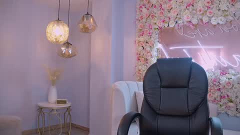 Marianne  online show from 12.17.24