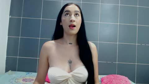 Snapshot of marianngell chatting on 10.23.25 Mariangel online show from 10.23.25