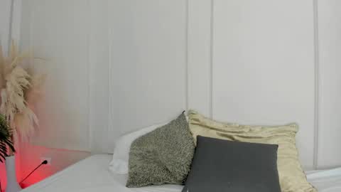 Maria Pettit online show from 04.08.26