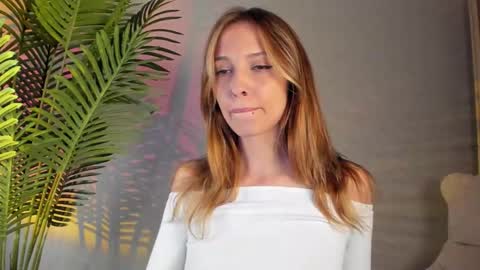 Snapshot of maribett chatting on 09.11.25 Masha online show from 09.11.25