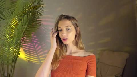 Snapshot of maribett chatting on 11.12.25 Masha online show from 11.12.25