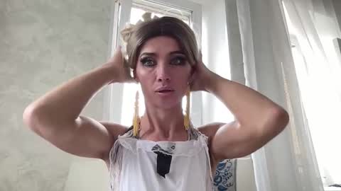 Mari online show from 10.15.25