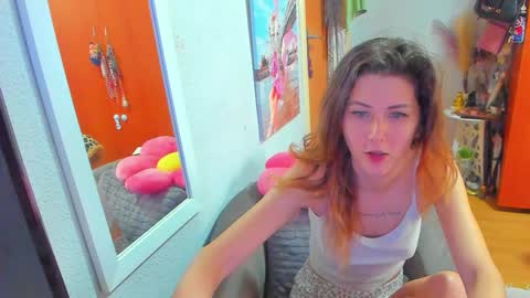 Snapshot of marie_marie03 chatting on 03.12.25 Marie   online show from 03.12.25