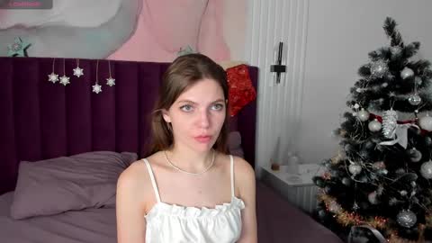 Snapshot of marie_reyes_ chatting on 12.12.24 Mary 3 online show from 12.12.24