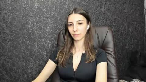 Snapshot of marielleanker chatting on 10.10.25 marielleanker online show from 10.10.25