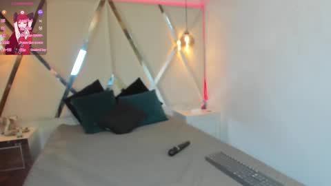Snapshot of marielqueenx chatting on 02.11.25 Viviana online show from 02.11.25
