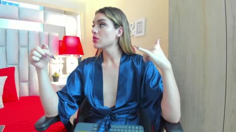 Snapshot of mariiahneedles chatting on 01.08.25 mariiahneedles online show from 01.08.25