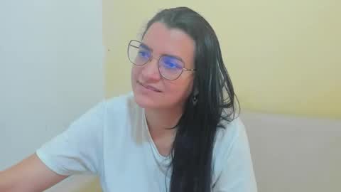Snapshot of marilyn_garcia chatting on 04.27.26 MARILYN SEXY online show from 04.27.26