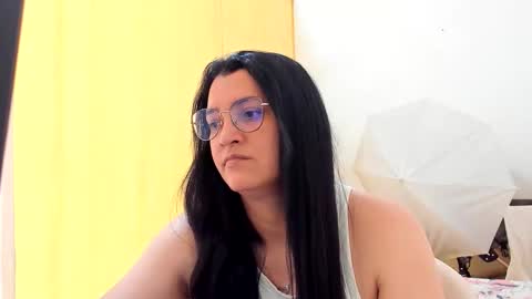 Snapshot of marilyn_garcia chatting on 05.22.26 MARILYN SEXY online show from 05.22.26