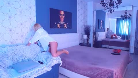 Mary Mais online show from 10.15.25