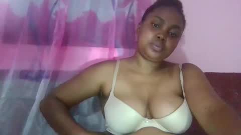 Snapshot of marinarahe chatting on 12.17.25 marinarahe online show from 12.17.25