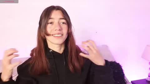 Snapshot of marinette_lux chatting on 02.03.26 marinette online show from 02.03.26