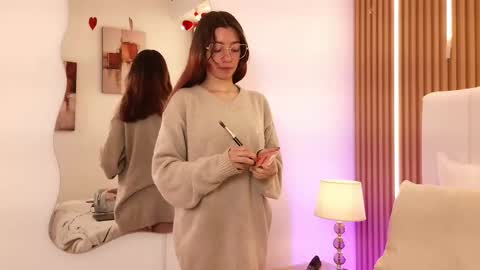 Snapshot of marinette_lux chatting on 02.24.26 marinette online show from 02.24.26