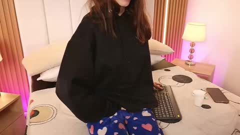 Snapshot of marinette_lux chatting on 02.28.26 marinette online show from 02.28.26