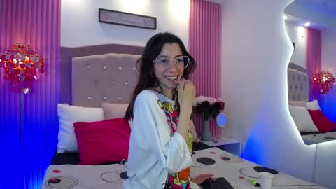 Snapshot of marinette_lux chatting on 03.02.26 marinette online show from 03.02.26