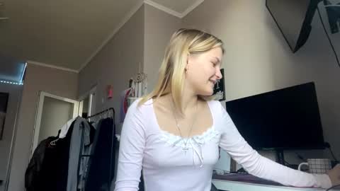 Snapshot of marjoryareias chatting on 10.22.25 marjoryareias online show from 10.22.25