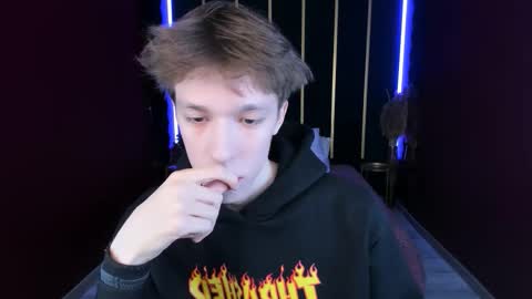 Snapshot of mark_branston chatting on 12.16.25 Mark online show from 12.16.25