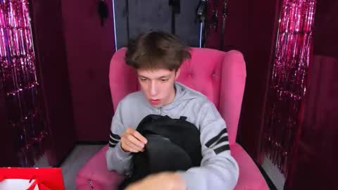 Snapshot of mark_branston chatting on 12.19.25 Mark online show from 12.19.25