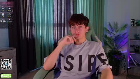 Snapshot of mark_safr chatting on 10.17.25 Mark online show from 10.17.25