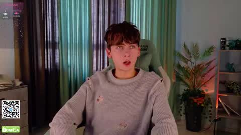 Snapshot of mark_safr chatting on 10.18.25 Mark online show from 10.18.25