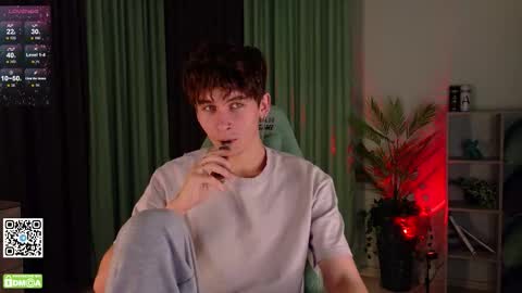 Snapshot of mark_safr chatting on 10.27.25 Mark online show from 10.27.25