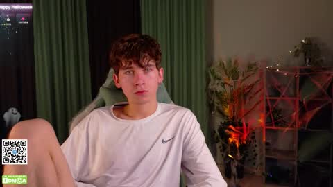 Snapshot of mark_safr chatting on 10.30.25 Mark online show from 10.30.25