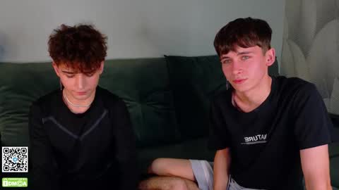 Snapshot of mark_safr chatting on 11.25.25 Mark online show from 11.25.25