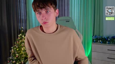 Snapshot of mark_safr chatting on 12.16.25 Mark online show from 12.16.25