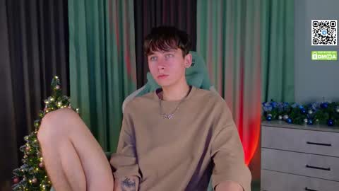 Snapshot of mark_safr chatting on 12.16.25 Mark online show from 12.16.25