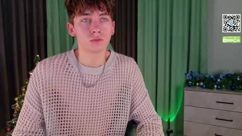 Snapshot of mark_safr chatting on 12.18.25 Mark online show from 12.18.25