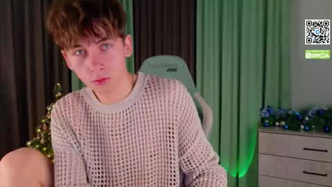 Snapshot of mark_safr chatting on 12.19.25 Mark online show from 12.19.25