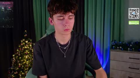 Snapshot of mark_safr chatting on 12.21.25 Mark online show from 12.21.25