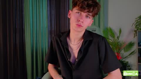 Snapshot of mark_safr chatting on 02.10.26 Mark online show from 02.10.26