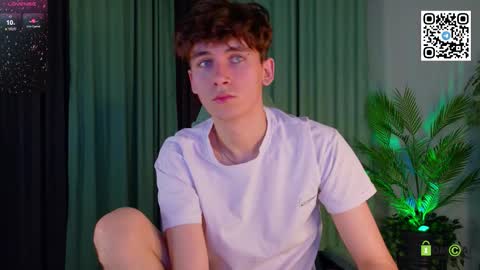 Snapshot of mark_safr chatting on 02.26.26 Mark online show from 02.26.26